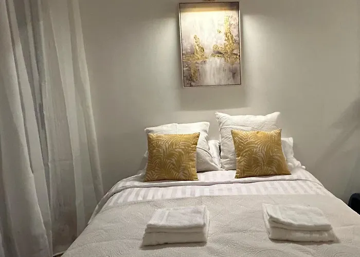 아파트 Sunny 2 Steps From Metro