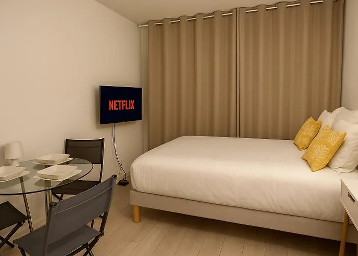 Sunny 2 Steps From Metro 불로니으 빌렁꾸흐